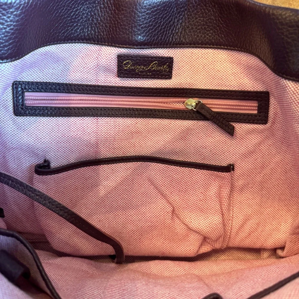 Dooney & Bourke Leather Hobo Handbag Plum Wine Purple Shoulder‎ Bag Archive logo